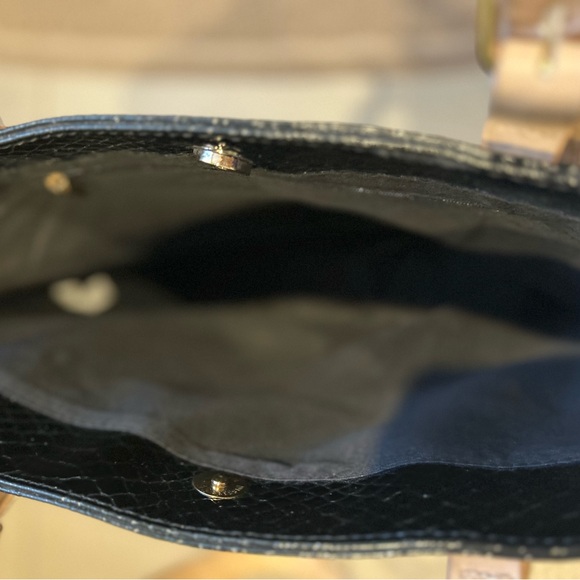 🔥🆕🔥 Black Snakeskin Embossed Tote Bag - Contrast Tan Straps - Picture 3 of 5